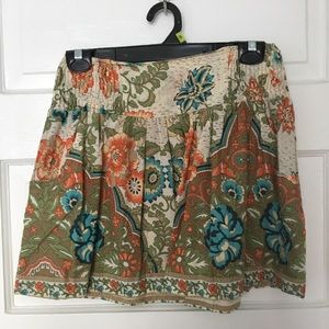 Flowy patterned mini skirt